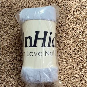 Brand New. Never used!  Unhide blanket. Gorgeous